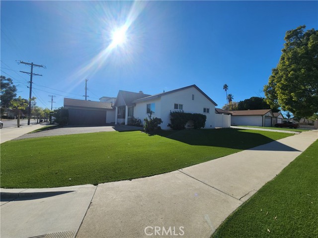 Detail Gallery Image 3 of 26 For 7911 Ethel Ave, North Hollywood,  CA 91605 - 4 Beds | 3 Baths