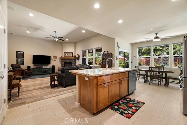 10 Harmony Park Circle, Chico CA: https://media.crmls.org/medias/9d60e888-c1e8-4b86-bdfe-54cfc1f4c4f6.jpg