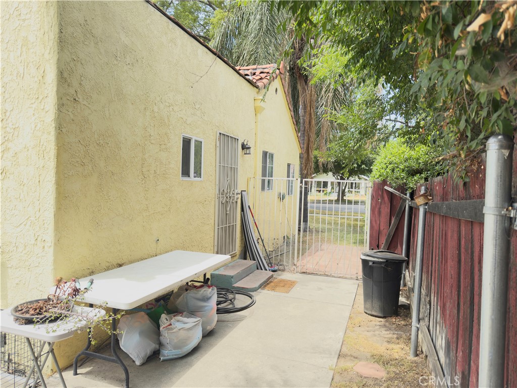 https://media.crmls.org/medias/9d6145fe-d5e0-476e-8112-b8f51254e88d.jpg?preset=X-Large