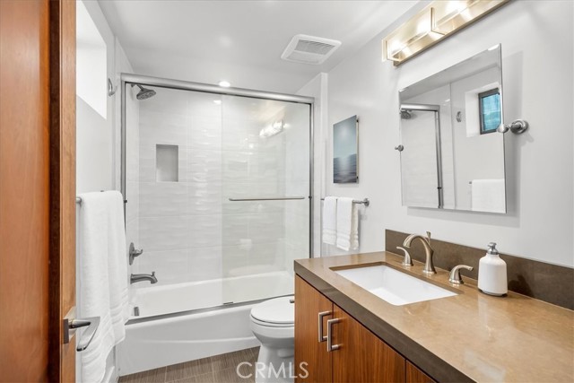 1032 6th, Hermosa Beach, California 90254, 4 Bedrooms Bedrooms, ,3 BathroomsBathrooms,Residential,Sold,6th,SB22136354