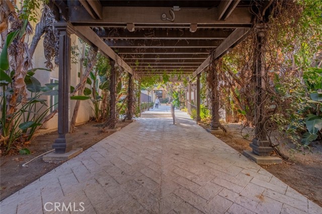 Detail Gallery Image 3 of 27 For 18350 Hatteras St #167,  Tarzana,  CA 91356 - 2 Beds | 2 Baths