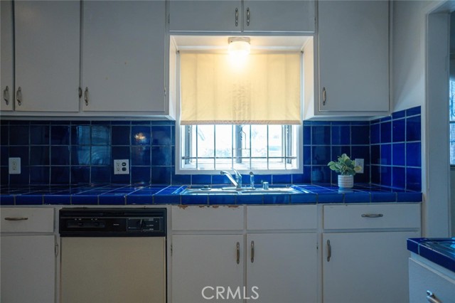 7029 4th Avenue, Los Angeles CA: https://media.crmls.org/medias/9d654f24-dddf-4a1f-b009-30182c37cc09.jpg