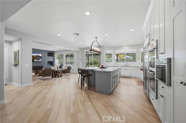 Detail Gallery Image 10 of 48 For 32783 Bijan Ct, Temecula,  CA 92592 - 5 Beds | 3/1 Baths