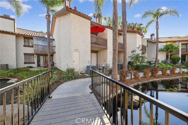 Detail Gallery Image 4 of 40 For 304 Molokai, Placentia,  CA 92870 - 2 Beds | 2/1 Baths