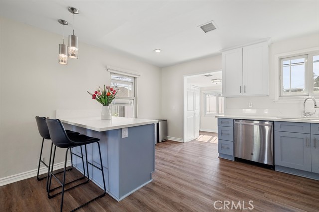 2109 N Dymond Street, Burbank CA: https://media.crmls.org/medias/9d6777a1-dd24-4c5c-b732-632dc2515994.jpg