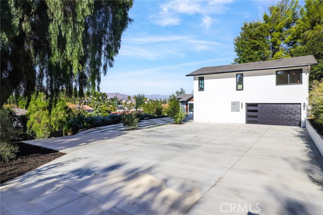 9425 Gierson Avenue, Chatsworth CA: https://media.crmls.org/medias/9d67f5a8-14ae-469a-a011-671af0f2ecda.jpg