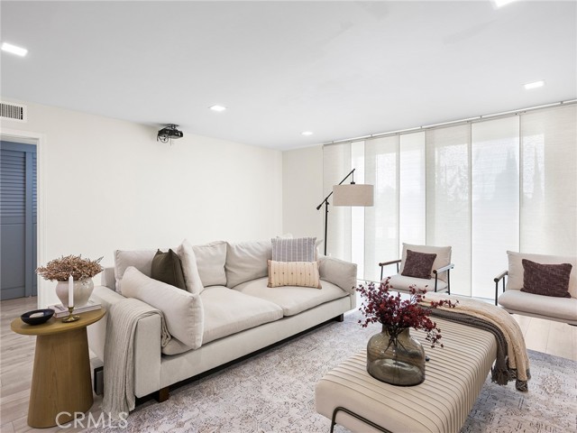 Detail Gallery Image 17 of 45 For 5215 Balboa Bld #108,  Encino,  CA 91316 - 2 Beds | 2 Baths
