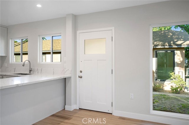 Detail Gallery Image 3 of 14 For 417 Riverdale Dr 415c,  Glendale,  CA 91204 - 1 Beds | 1 Baths