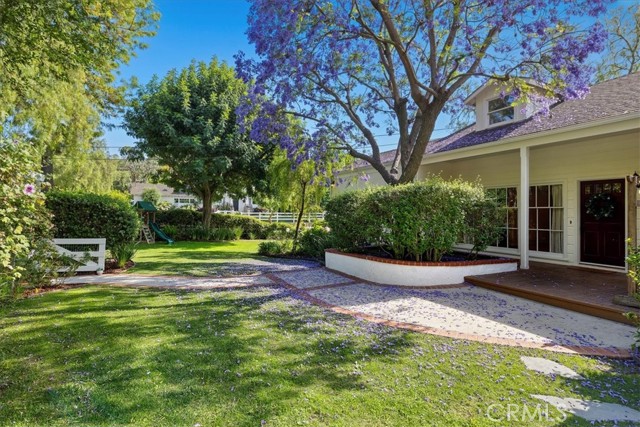 11 Dapplegray LN