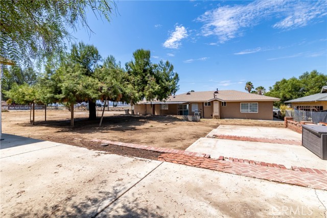 28029 Reservoir Avenue, Nuevo CA: https://media.crmls.org/medias/9d6a45b9-46a2-4c17-b076-806b665960f1.jpg