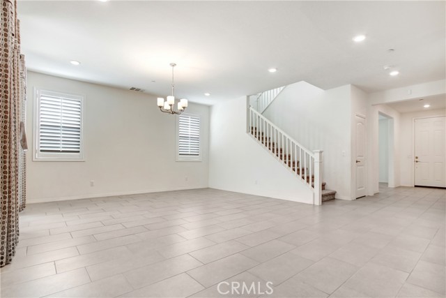 Detail Gallery Image 4 of 21 For 5594 Skimmer Dr, Jurupa Valley,  CA 91752 - 5 Beds | 3 Baths
