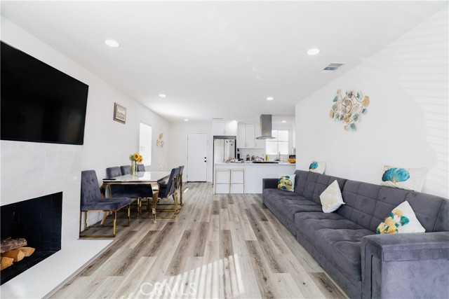 Detail Gallery Image 5 of 44 For 7323 Camellia Ave, North Hollywood,  CA 91605 - 5 Beds | 3 Baths