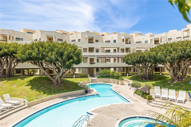 530 The Village, Redondo Beach, California 90277, 3 Bedrooms Bedrooms, ,3 BathroomsBathrooms,Residential,Sold,The Village,SB22152476