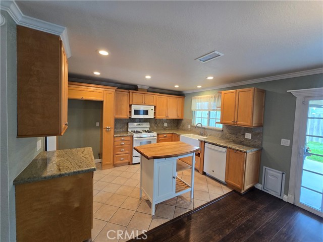 Detail Gallery Image 7 of 33 For 6792 Sylvia Dr, Huntington Beach,  CA 92647 - 4 Beds | 2 Baths