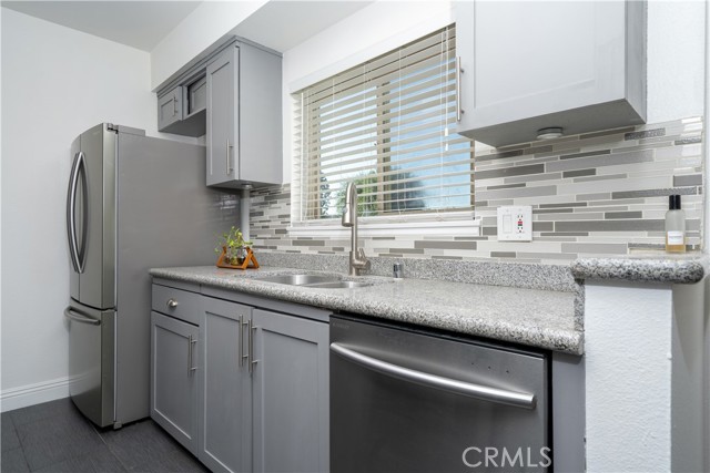 Detail Gallery Image 9 of 21 For 6041 Fountain Park St #9,  Woodland Hills,  CA 91367 - 2 Beds | 1 Baths