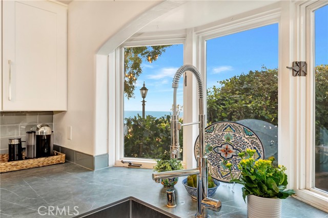 Detail Gallery Image 11 of 53 For 1959 Temple Hills Dr, Laguna Beach,  CA 92651 - 4 Beds | 4 Baths