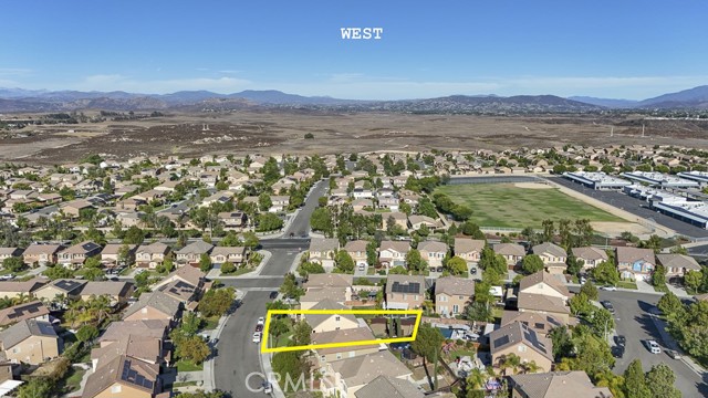 31659 Rosales Avenue, Murrieta CA: https://media.crmls.org/medias/9d6f2bc3-b531-4229-8c37-ddd23f2b0561.jpg