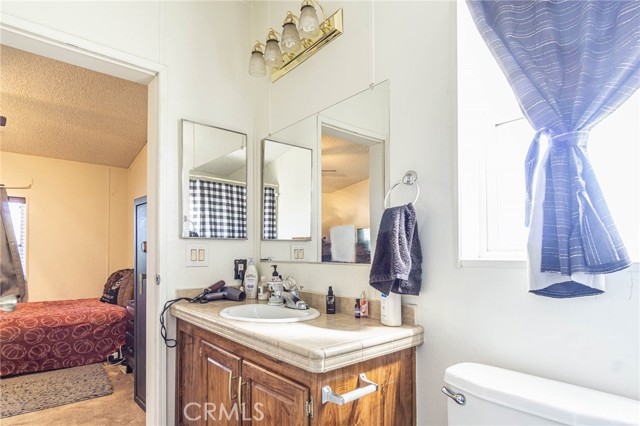 Detail Gallery Image 33 of 55 For 14411 Palmdale Rd #64,  Victorville,  CA 92392 - 3 Beds | 2 Baths