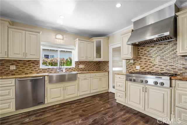 Detail Gallery Image 23 of 59 For 1025 E San Jose Ave, Burbank,  CA 91501 - 6 Beds | 6 Baths