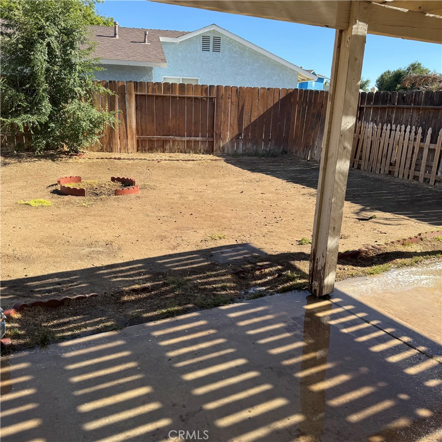 https://media.crmls.org/medias/9d70de7e-1455-4f09-a506-22474276dbc5.jpg?preset=X-Large