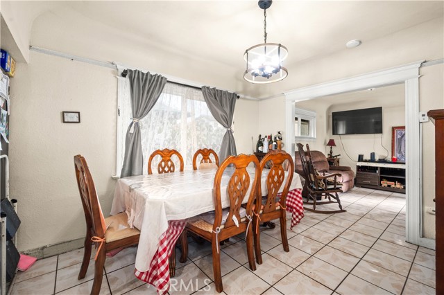 Detail Gallery Image 8 of 31 For 949 Hollins St, Los Angeles,  CA 90023 - 3 Beds | 1 Baths