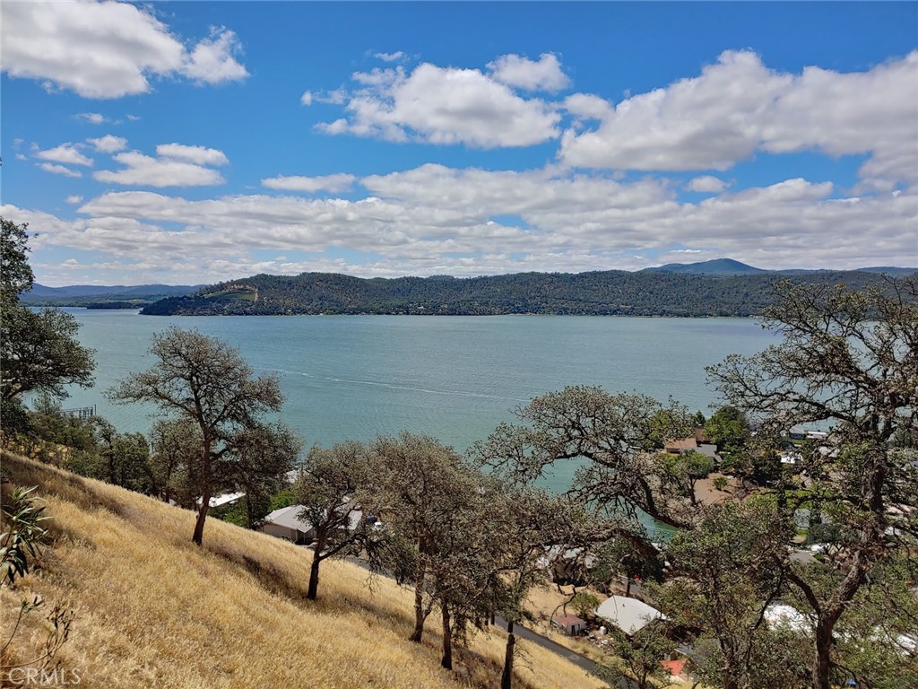 https://media.crmls.org/medias/9d728e87-da1b-4e2d-b328-e25a776f33a6.jpg?preset=X-Large