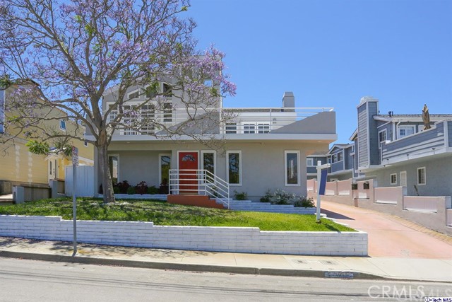 1136 11th Street, Manhattan Beach, California 90266, 4 Bedrooms Bedrooms, ,2 BathroomsBathrooms,Residential,Sold,11th,320001910