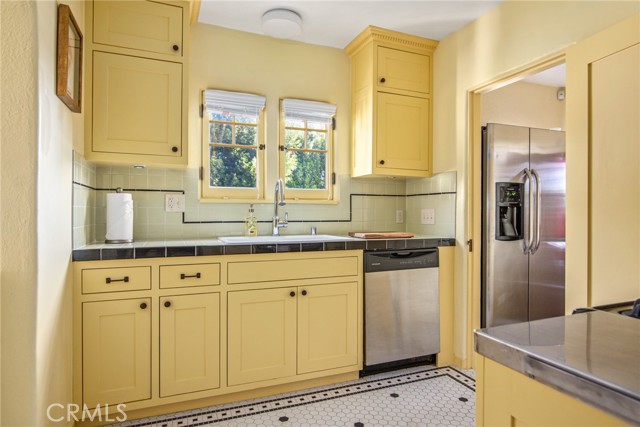 Detail Gallery Image 17 of 38 For 8246 4th St, Los Angeles,  CA 90048 - 2 Beds | 2 Baths