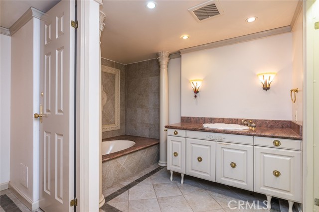 345 Pioneer Drive, 1705 photo 22