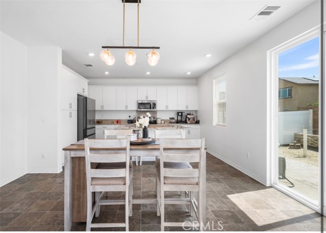 Detail Gallery Image 13 of 50 For 2502 Gunner Ridge Way, Rialto,  CA 92377 - 3 Beds | 2/1 Baths