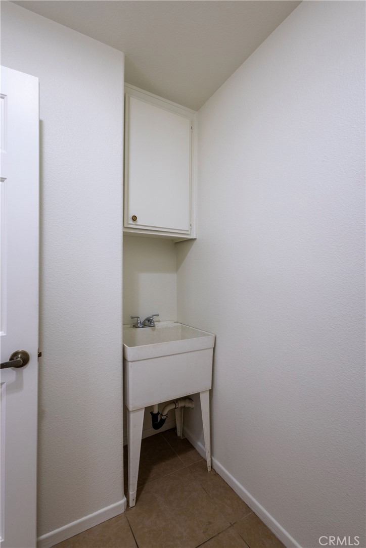 https://media.crmls.org/medias/9d7576d5-5e89-4444-abf5-a13b81d88bba.jpg?preset=X-Large