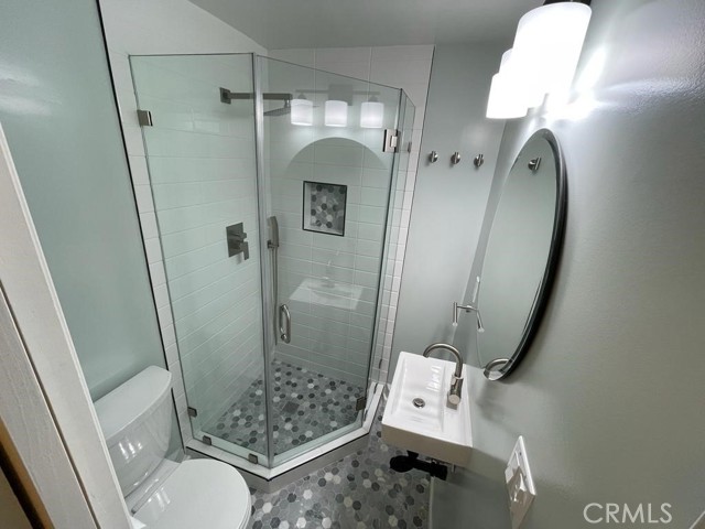 Detail Gallery Image 5 of 10 For 22331 Vanowen St a,  Canoga Park,  CA 91303 - 2 Beds | 1 Baths