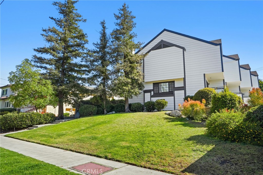2615 Hermosa Avenue