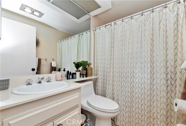 Detail Gallery Image 28 of 31 For 4652 Don Lorenzo #B,  Los Angeles,  CA 90008 - 3 Beds | 3 Baths