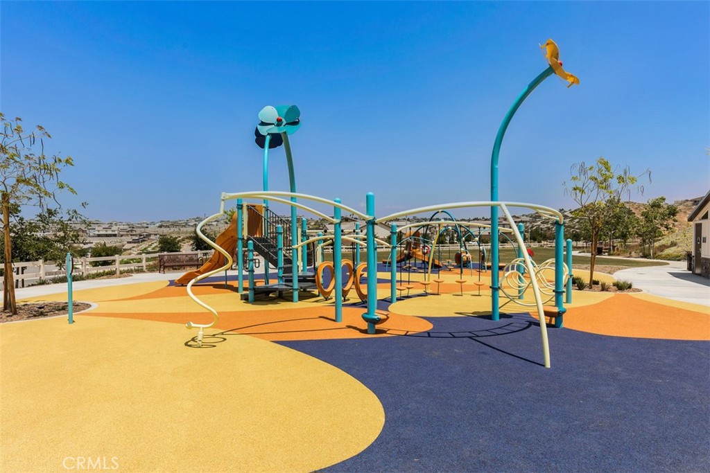 https://media.crmls.org/medias/9d77b878-502e-4f24-bc18-a2e3ff3b94f2.jpg?preset=X-Large