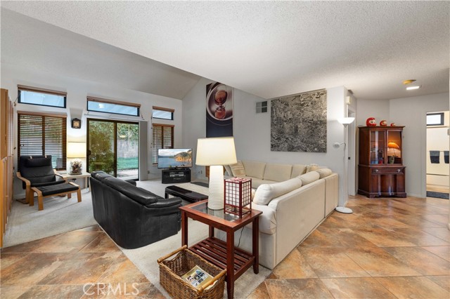 38225 6th W Street, Palmdale CA: https://media.crmls.org/medias/9d77decd-825b-4035-b115-913342bc8442.jpg