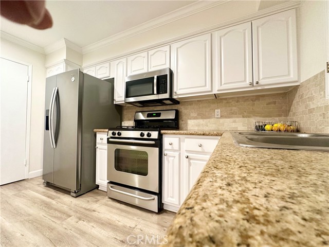 Detail Gallery Image 12 of 46 For 1433 S Beverly Dr, Los Angeles,  CA 90035 - 3 Beds | 2/1 Baths