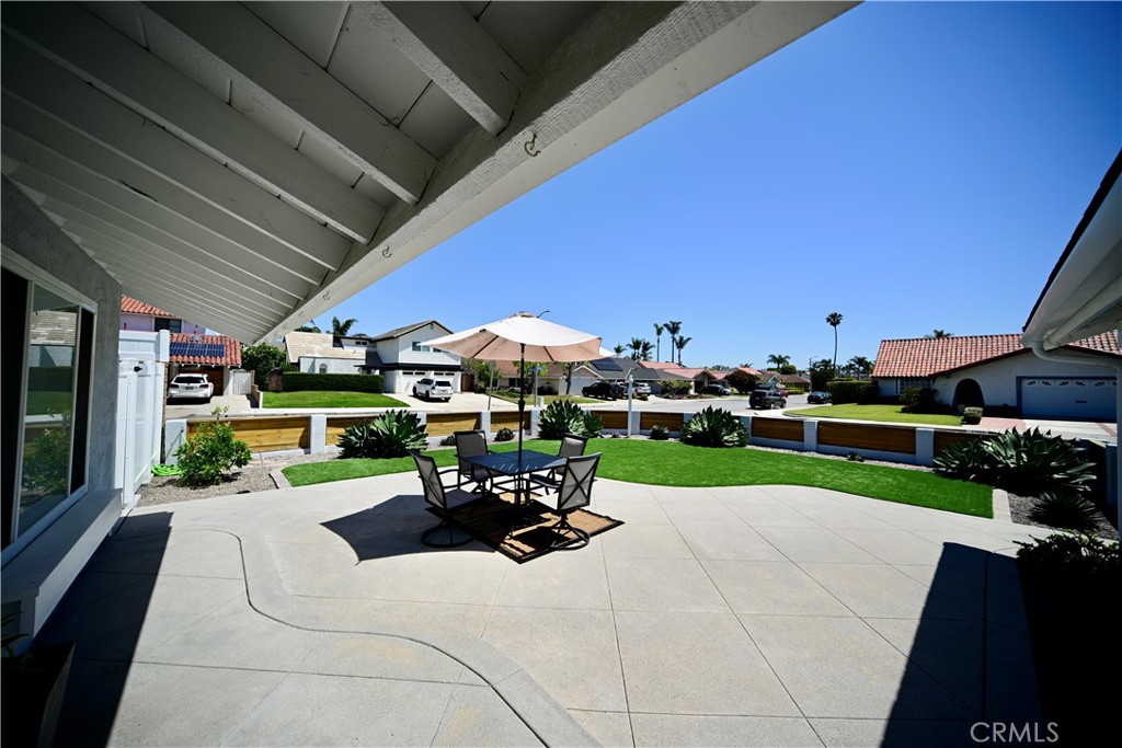 MLS #OC25104543 img 4