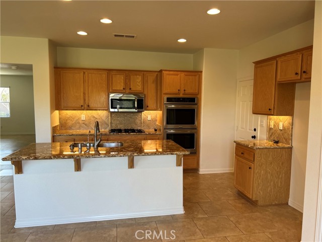 Detail Gallery Image 9 of 25 For 3186 Huula, Oceanside,  CA 92058 - 4 Beds | 2/1 Baths