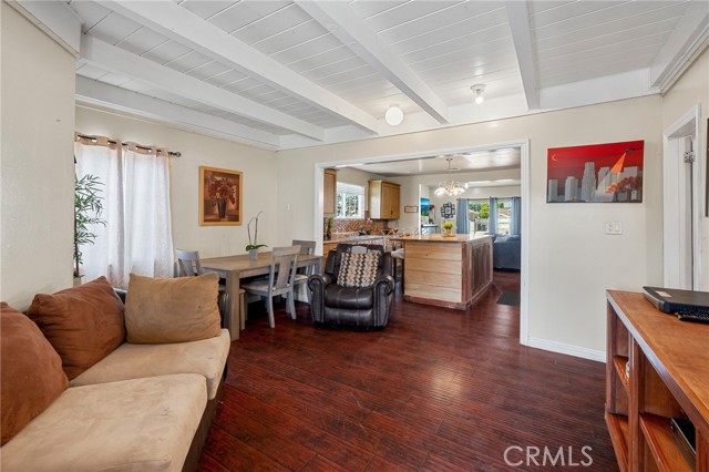 8054 Rhodes Avenue, North Hollywood CA: https://media.crmls.org/medias/9d7b7cf2-4d5a-4bb9-8cdd-87d43aaddfb6.jpg