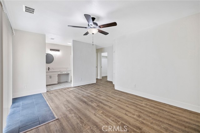 1967 N Ventura Avenue, Farmersville CA: https://media.crmls.org/medias/9d7ba3de-1df5-4a73-840d-f9f4816391e2.jpg