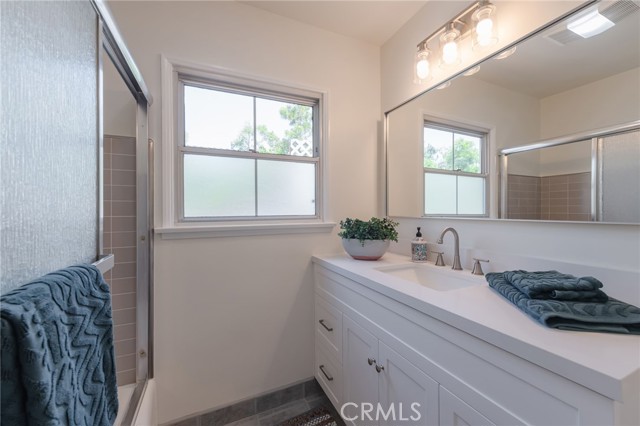 Detail Gallery Image 15 of 69 For 5320 W 142nd Pl, Hawthorne,  CA 90250 - 3 Beds | 2 Baths