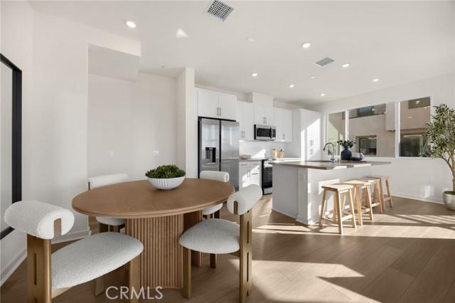 Detail Gallery Image 10 of 62 For 109 S Laxore St #306,  Anaheim,  CA 92804 - 2 Beds | 2/1 Baths