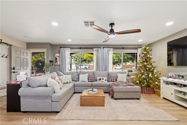 Detail Gallery Image 3 of 45 For 8755 Devon, Hesperia,  CA 92345 - 2 Beds | 2 Baths