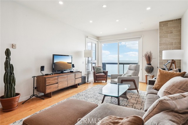 Detail Gallery Image 8 of 42 For 575 Esplanade #205,  Redondo Beach,  CA 90277 - 2 Beds | 2 Baths