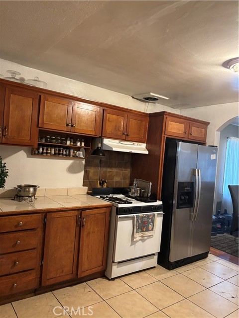 Detail Gallery Image 4 of 6 For 8514 Smallwood Ave, Downey,  CA 90240 - 3 Beds | 2 Baths