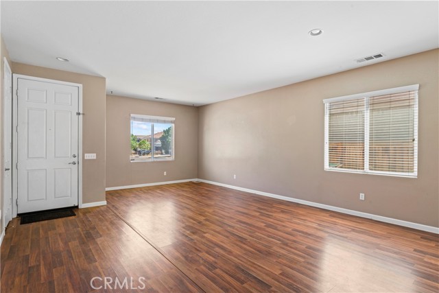 13275 Lone Pine Court, Hesperia CA: https://media.crmls.org/medias/9d7e434d-32d7-4529-8558-9f85115ebae1.jpg