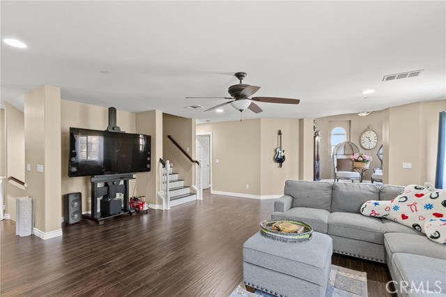 5381 Campania Way, Fontana CA: https://media.crmls.org/medias/9d7e4c49-e8b8-4227-a135-bd64cf9ce9a2.jpg