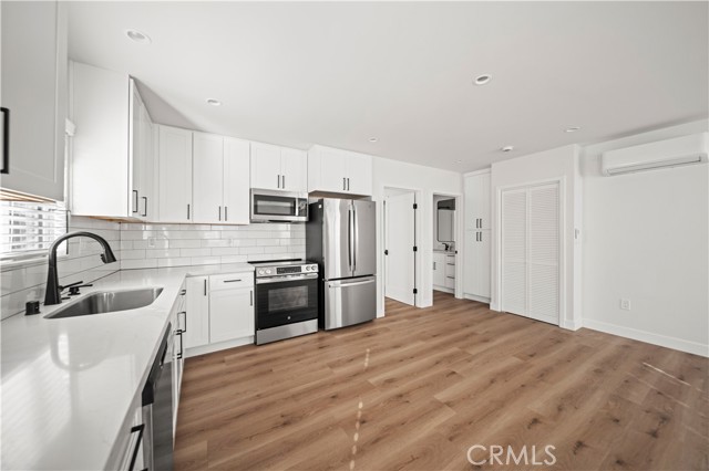 Detail Gallery Image 5 of 27 For 10323 Eldora, Sunland,  CA 91040 - 5 Beds | 4 Baths