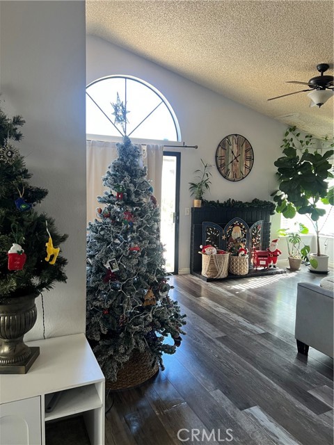 Detail Gallery Image 2 of 8 For 1509 Portrait, Perris,  CA 92571 - 3 Beds | 2 Baths